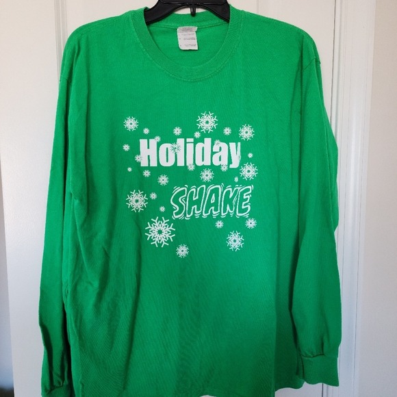 szL Holiday Shake Green Long Sleeve Christmas Party Shirt Winter Graphic Tee - Picture 1 of 6